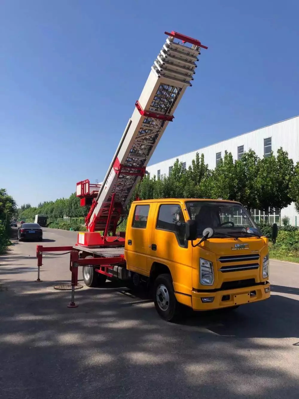 万泉镇附近的云梯车出租服务：轻松解决高空作业需求