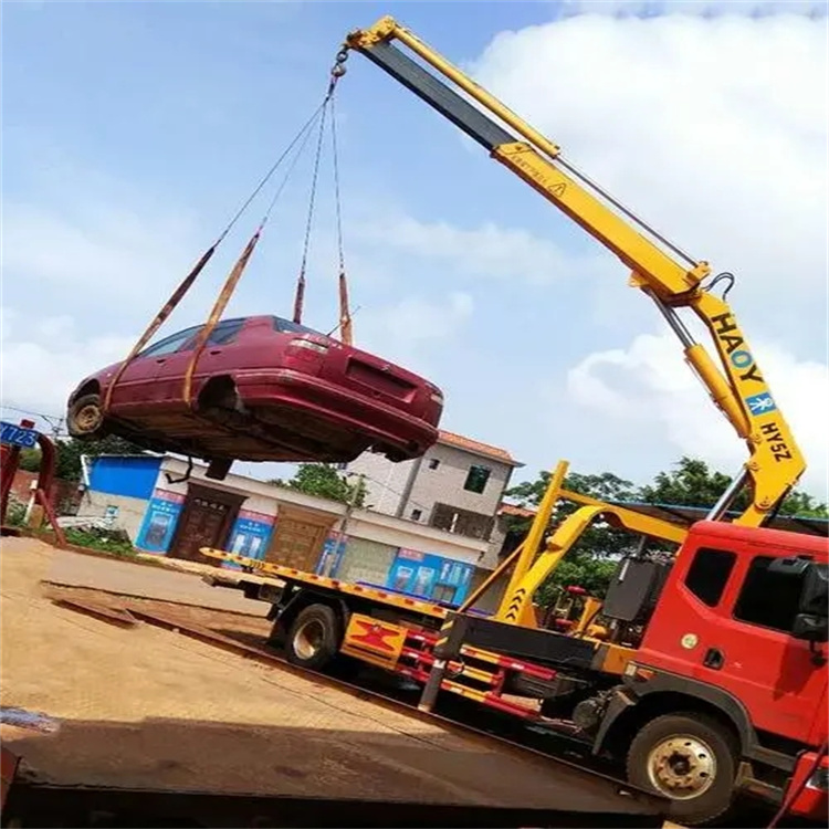 万泉镇吊车吊汽车的正确方法